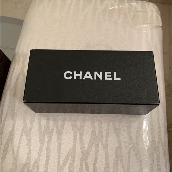 Chanel shades - Picture 8 of 8